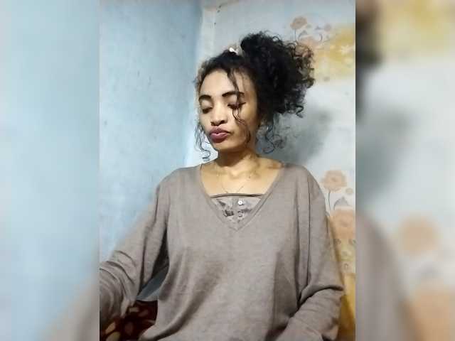 Shanya12 live cam on BongaCams