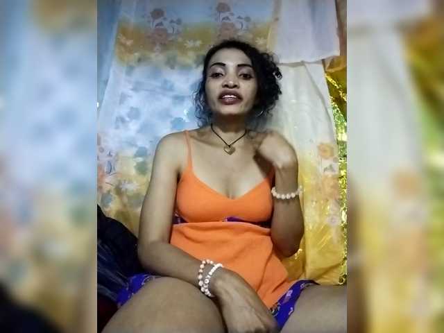 le modèle Shanya12 est en webcam porno dans un show sur le site bongacams, il possède les tags suivants: Indian,Brunette,Shaved