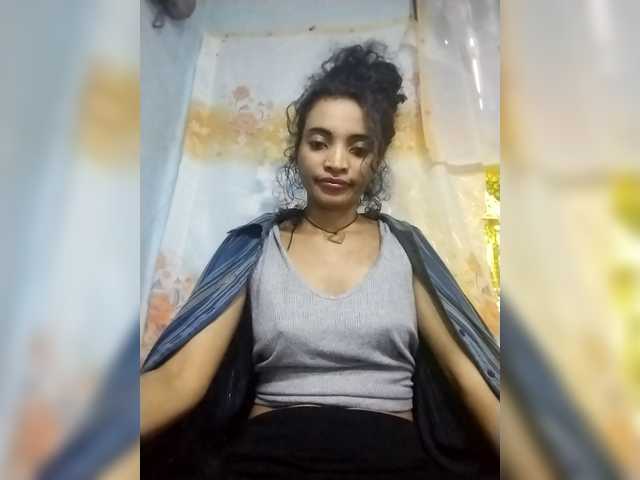 Shanya12 live cam on BongaCams