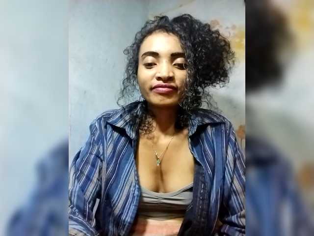 Shanya12 live cam on BongaCams
