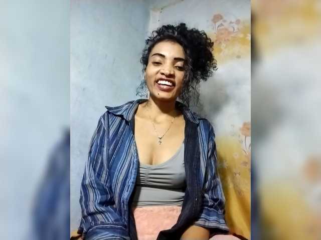 Shanya12 live cam on BongaCams