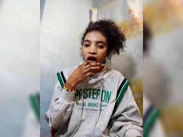 Shanya12 webcam