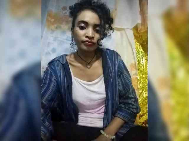 Shanya12 Live Webcam on BongaCams