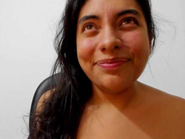emily118 — live female cam