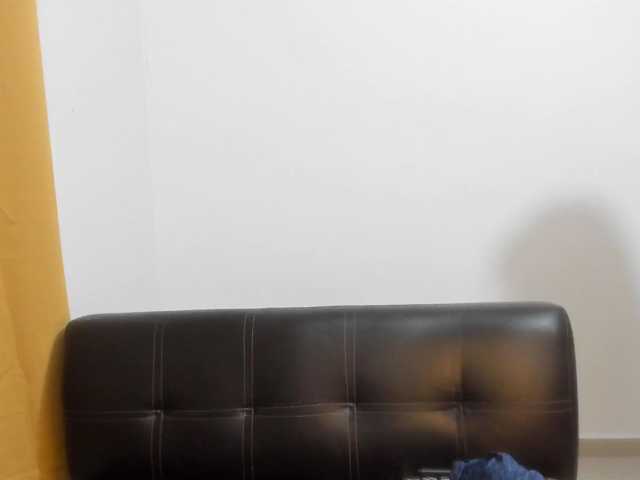 emily118 live cam on BongaCams