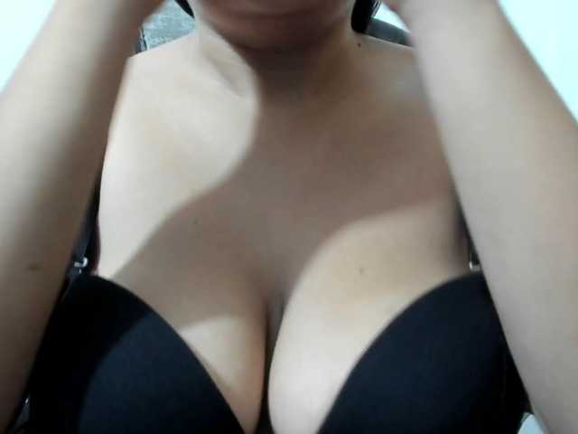 emily118 live cam on BongaCams