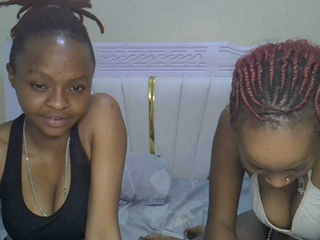 CozyCoupleVibes live cam on BongaCams