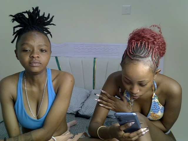 CozyCoupleVibes live cam on BongaCams