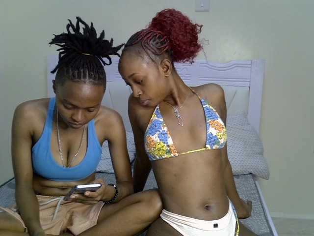 CozyCoupleVibes live cam on BongaCams