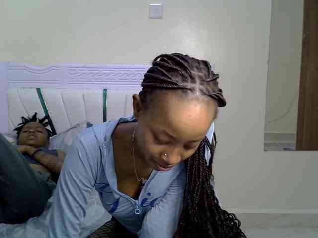 Model: CozyCoupleVibes