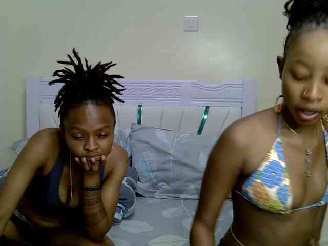 CozyCoupleVibes webcam