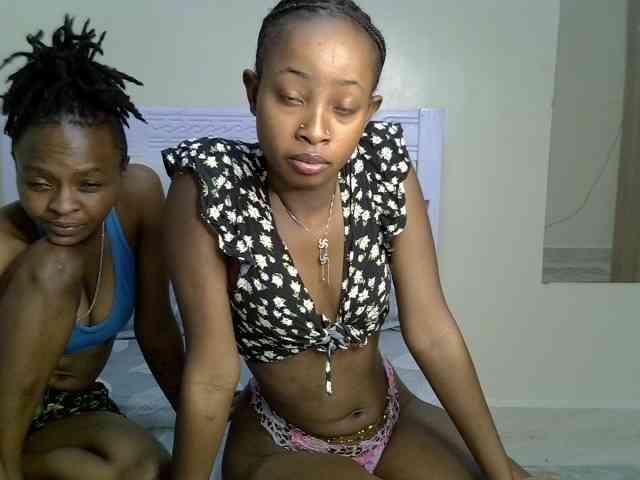 CozyCoupleVibes webcam