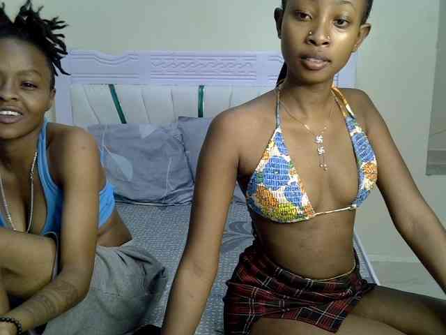 Model: CozyCoupleVibes