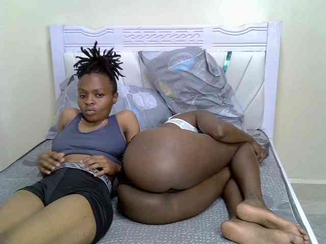 Model: CozyCoupleVibes