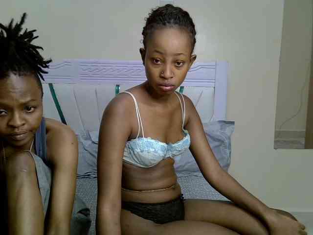 Model: CozyCoupleVibes