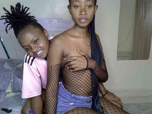 CozyCoupleVibes webcam