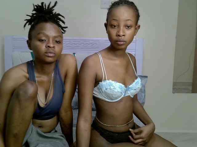 Model: CozyCoupleVibes
