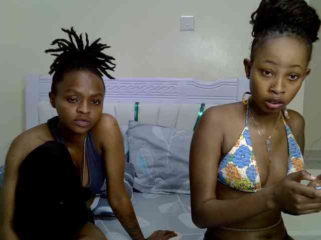 Model: CozyCoupleVibes