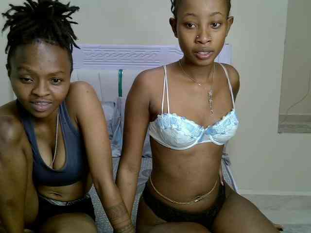 CozyCoupleVibes webcam