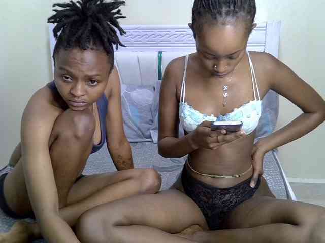 CozyCoupleVibes webcam