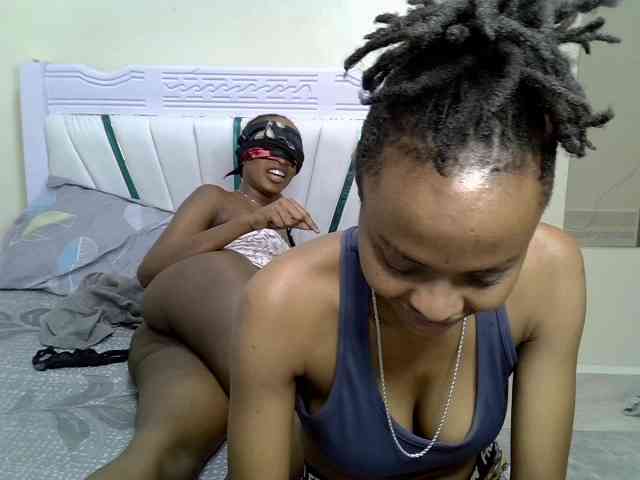 CozyCoupleVibes webcam