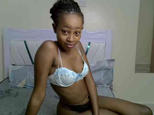 Model: CozyCoupleVibes