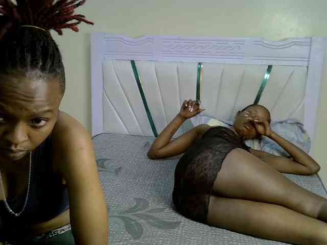 CozyCoupleVibes webcam