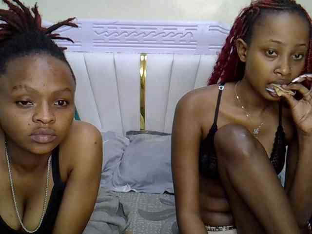 Model: CozyCoupleVibes