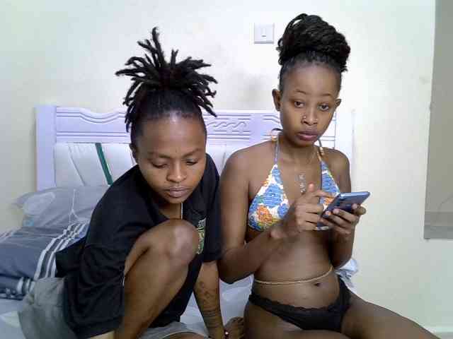 CozyCoupleVibes webcam