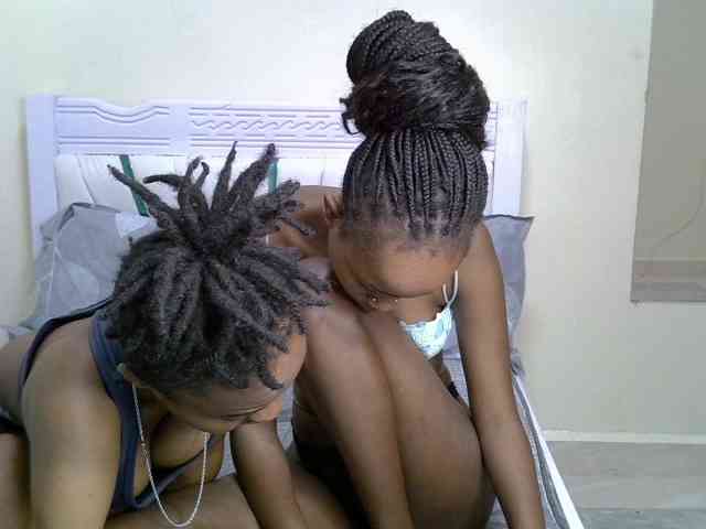 CozyCoupleVibes webcam