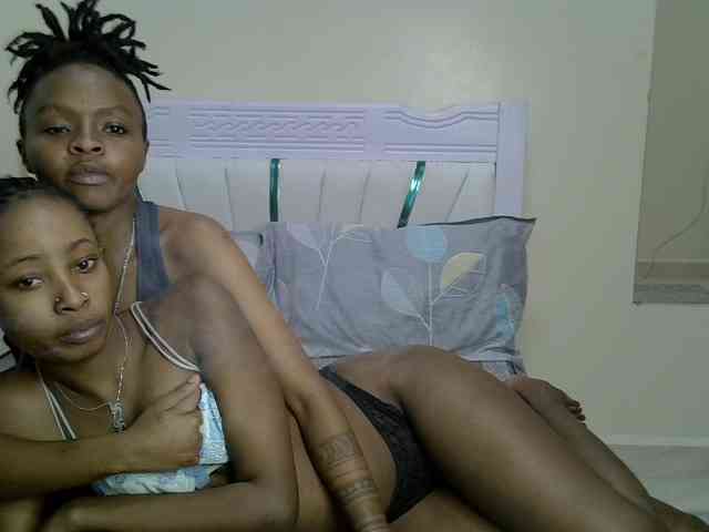CozyCoupleVibes webcam