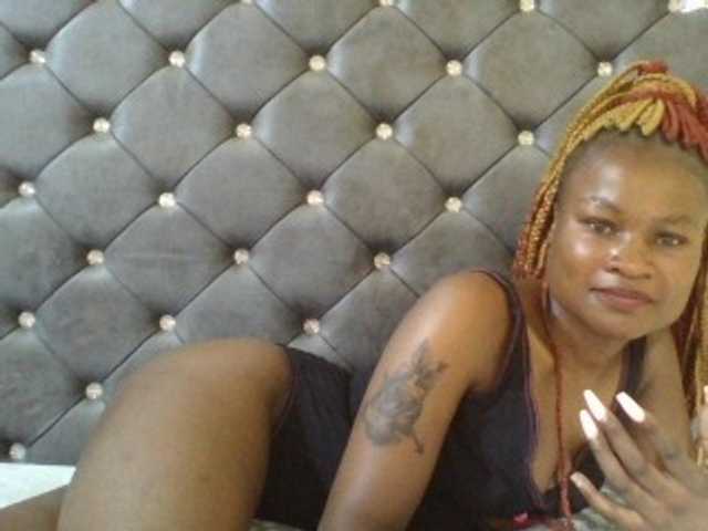 Maggieh22 live cam on BongaCams
