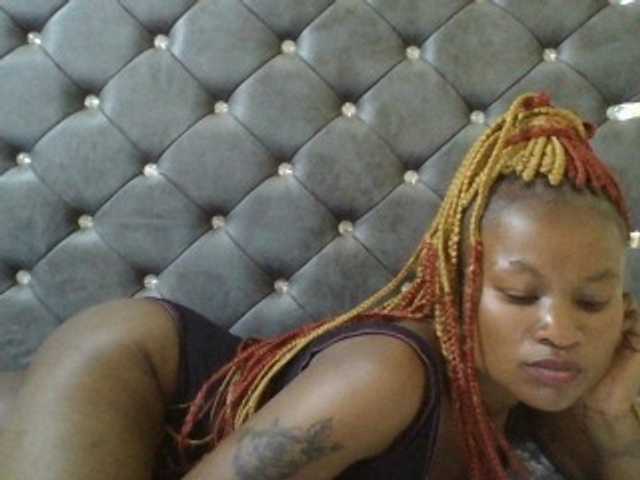 Maggieh22 live cam on BongaCams