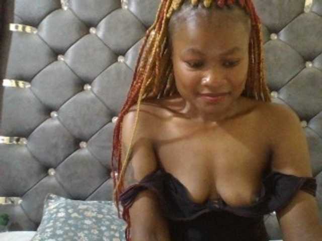 Maggieh22 live cam on BongaCams