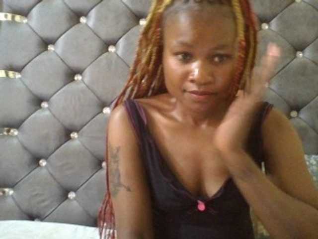 Maggieh22 live cam on BongaCams