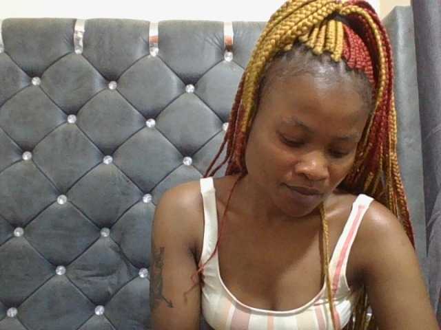 Maggieh22 live cam on BongaCams
