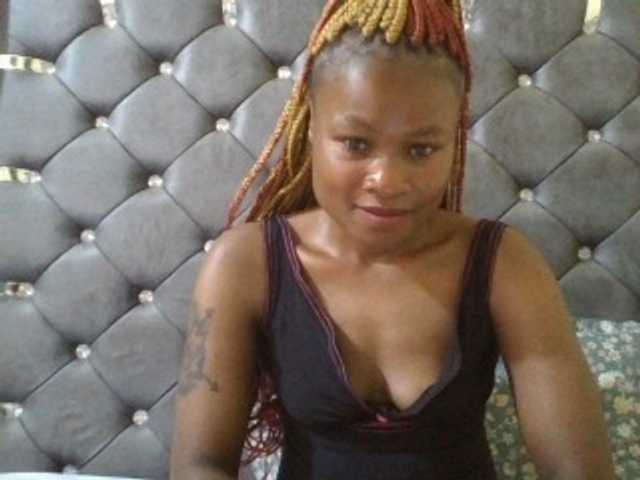 Maggieh22 live cam on BongaCams