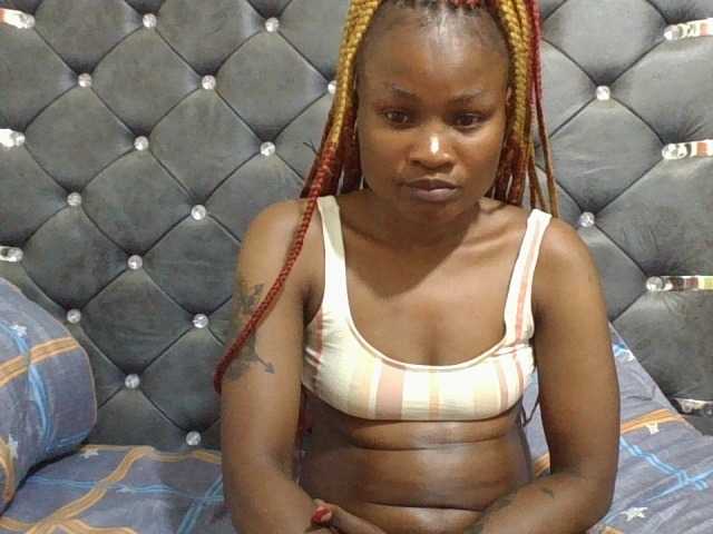 Maggieh22 live cam on BongaCams