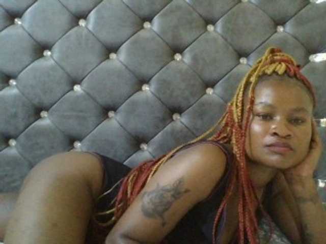 Maggieh22 live cam on BongaCams