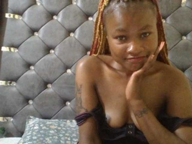 Maggieh22 live cam on BongaCams