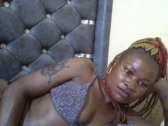 Maggieh22 live cam on BongaCams