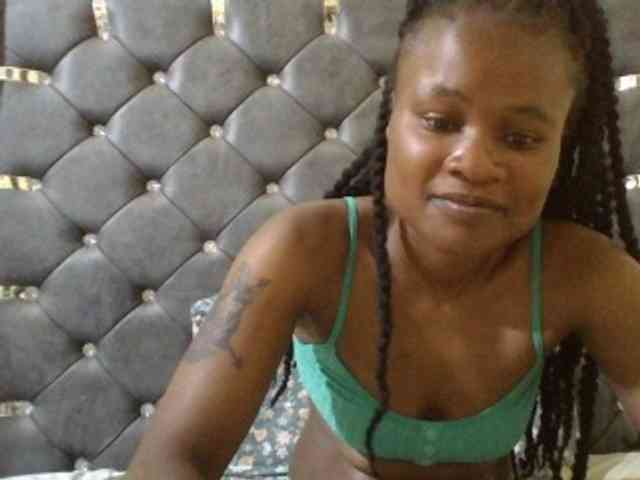 Maggieh22 Live Webcam on BongaCams