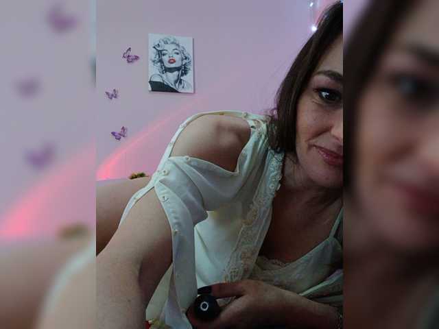 Naomi Milf (Naomi-milf)