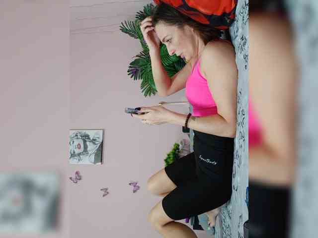 Naomi-milf webcam