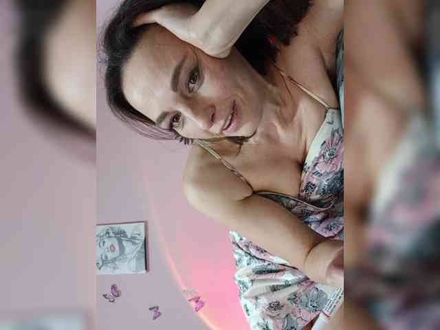 Naomi-milf webcam