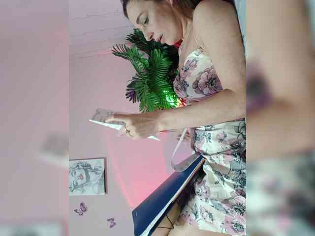 Naomi-milf webcam