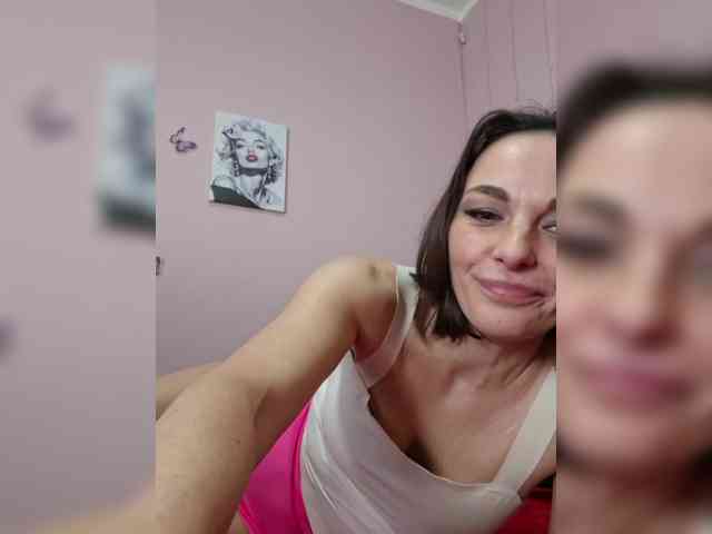 Naomi-milf webcam