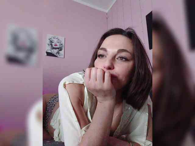 Naomi-milf webcam