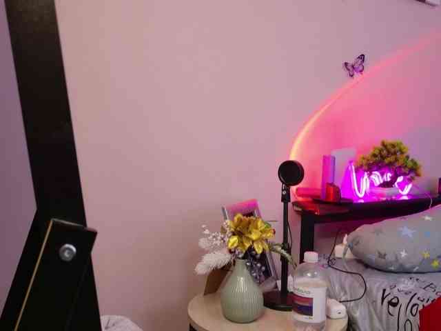 Naomi-milf webcam