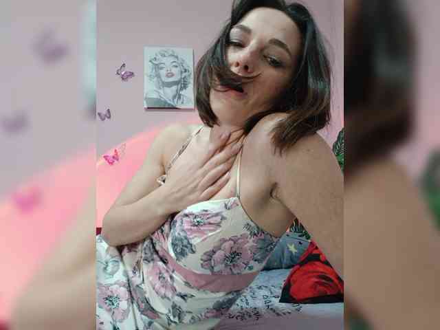 Naomi-milf webcam
